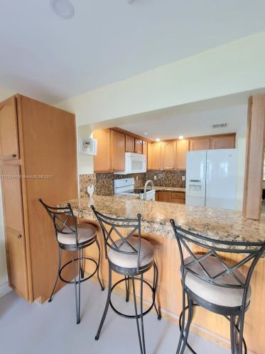 17 Suffolk Ave, Hialeah FL  33010-5035 exterior