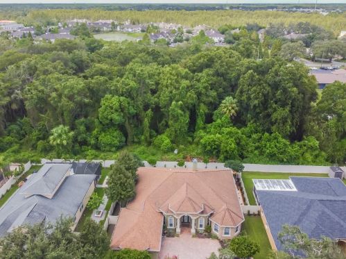 1827 Crooked Oak Ln, Lutz FL  33559-7407 exterior