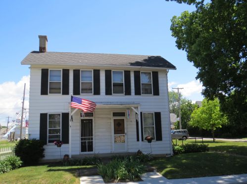 42 Walnut St, West Jefferson, OH 43162-1263
