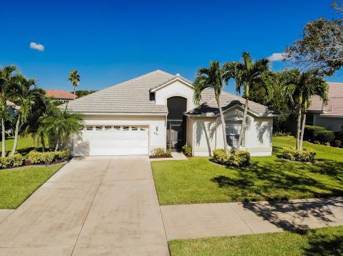 891 Lake Charles Cir, Fort Pierce, FL 34986-3419