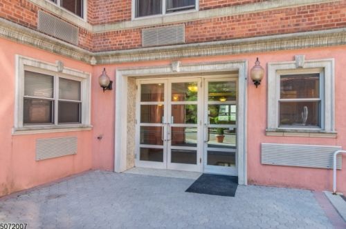 70 Munn Ave, East Orange NJ  07018-4352 exterior