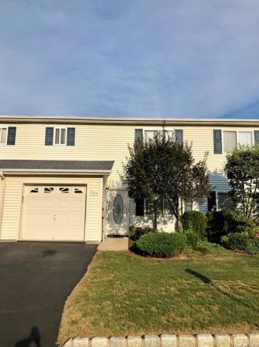 205 Tamerisk Ln, Newburgh, NY 12553-5411
