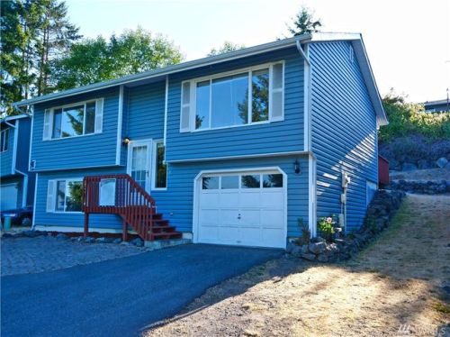 1307 Daniels Ln, Bremerton, WA 98312-4392