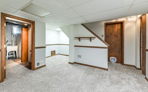 3437 Pinewood Dr, Whitaker PA  15120-1367 exterior