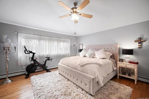 80 Friendly Rd, Mahopac NY  10541-1922 exterior