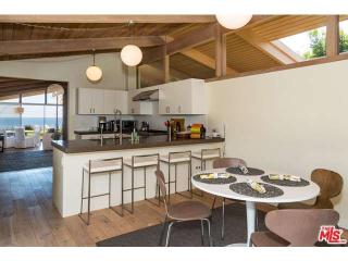 29046 Cliffside Dr, Malibu CA  90265-4214 exterior