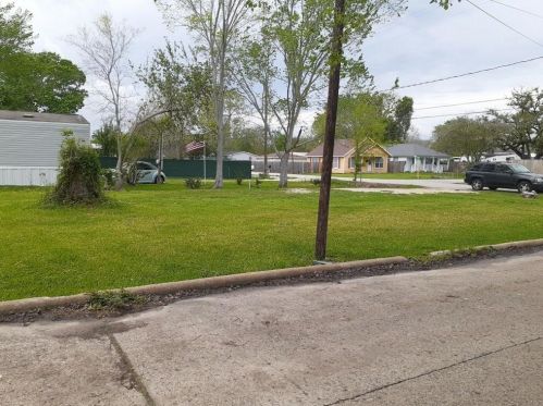 115 Avenue, Highlands, TX 77562-3734