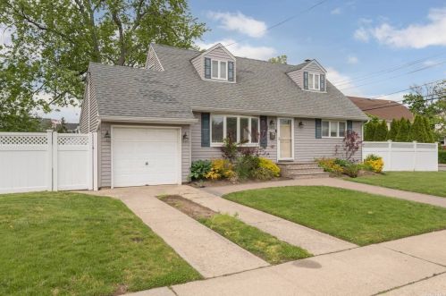 2503 Belmond Ave, North Bellmore, NY 11710-1207