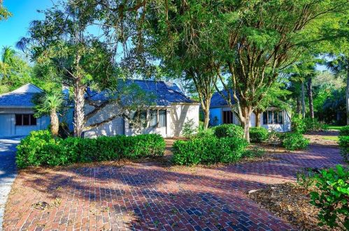 808 Whimbrel Ct, Naples, FL 34108-3437