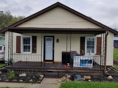 20 Hillman St, Bentleyville, PA 15314-1805