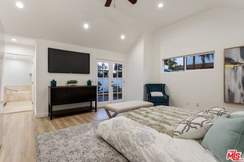 4951 Cedros Ave, Van Nuys CA  91403-1637 exterior