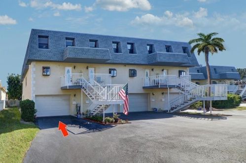 12485 2nd St, Saint Petersburg, FL 33706-4967