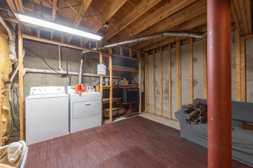 132 Old Mill Pond Rd, Henniker NH  03242-3152 exterior