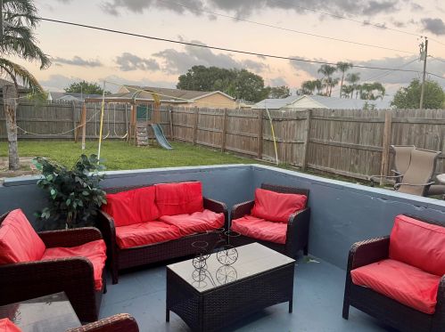 525 Billiar Ave, Fort Pierce FL  34983-8730 exterior