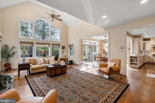 466 Black Swan Ln, Berwyn PA  19312-1908 exterior