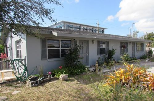 4795 Alhambra Cir, Naples, FL 34103-3260