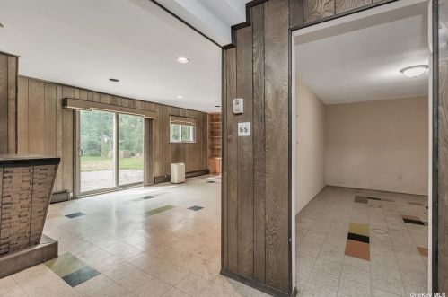 9 Foothill Ln, Elwood NY  11731-4106 exterior