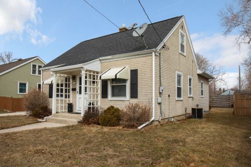 1910 Rankin St, Manitowoc, WI 54220-2641