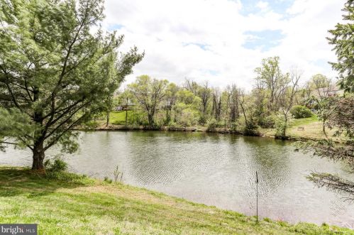 1046 Country Hill Dr, Harrisburg PA  17111-4655 exterior