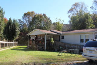 21 Hollow St, Unaka, NC 28906-3386