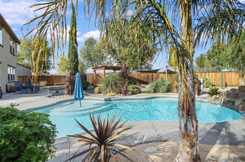 211 Emory Oak Pl, Lathrop CA  95330-8527 exterior