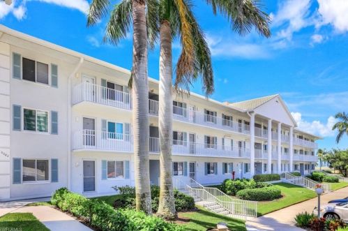 10682 Gulf Shore Dr, Naples FL  34108-3009 exterior