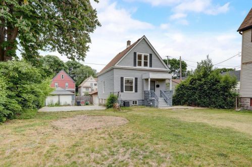 2764 Holton St, Milwaukee, WI 53212-2520