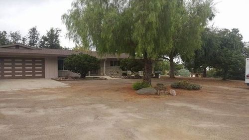 3155 Victoria Dr, Alpine, CA 91901-3679