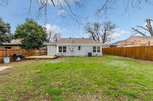 6433 Calmont Ave, Fort Worth TX 76107-5237 exterior