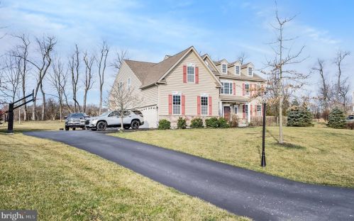 42 Colleen Cir, Downingtown PA  19335-4935 exterior