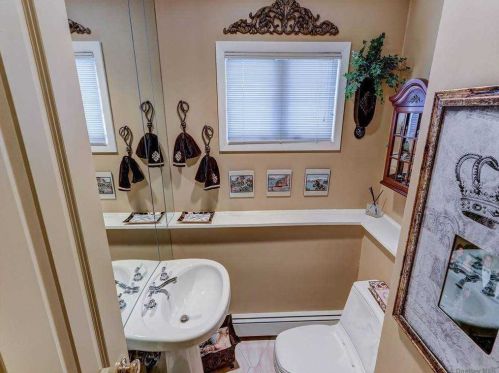 2563 Ocean Ave, North Bellmore NY  11710-3830 exterior