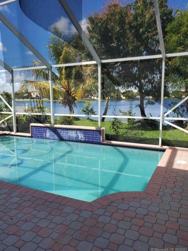 1584 158th Ave, Hollywood FL  33028-1693 exterior