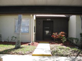 3826 Sailmaker Ln, Tarpon Springs, FL 34691-5228