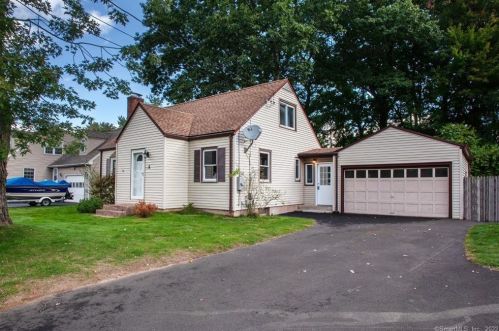 48 Circle Dr, Windsor Locks, CT 06096-1342