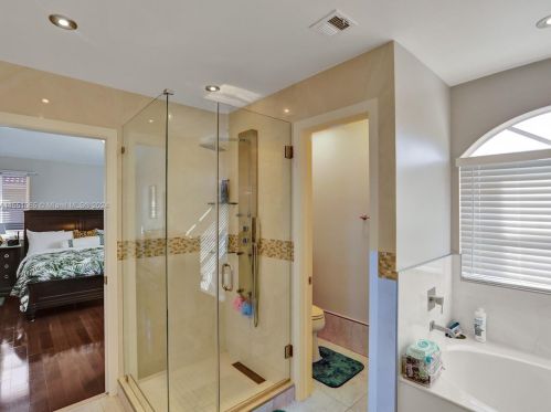 1282 192 Ave, Hollywood FL 33029-5823 exterior