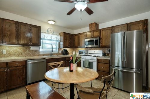 141 Dalton St, Bartlett, TX 76511