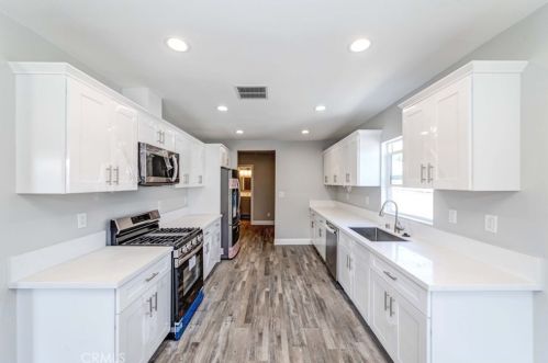 4567 120th St, Hawthorne CA  90250-2965 exterior