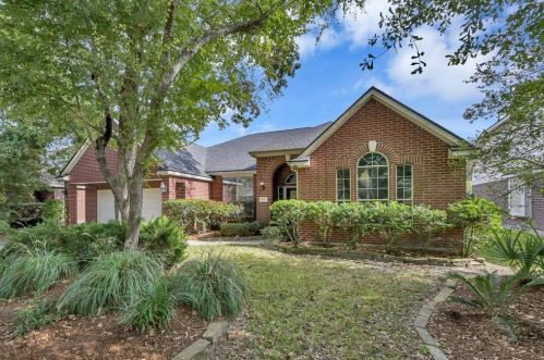 18 Ginger Springs Pl, Conroe TX  77385-3670 exterior