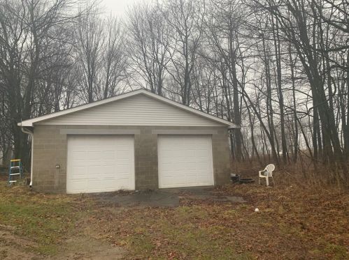 128 Panther Rd, Evans City, PA 16033-4514