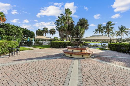 899 Sarria Ct, Fort Pierce FL  34986-1700 exterior