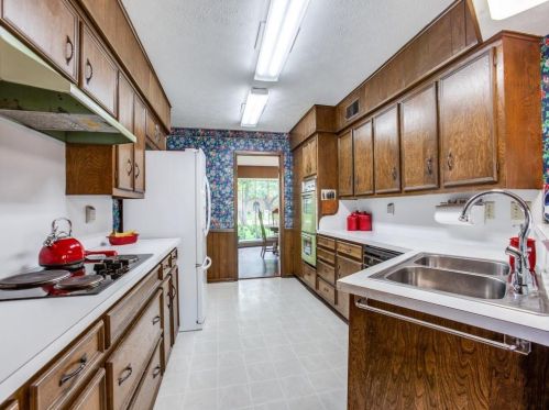 7268 Fernmeadow Dr, Dallas TX  75248-5605 exterior