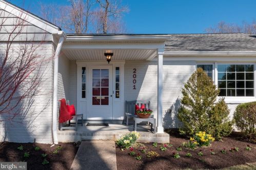2001 Beechwood Dr, Wilmington DE  19810-4356 exterior
