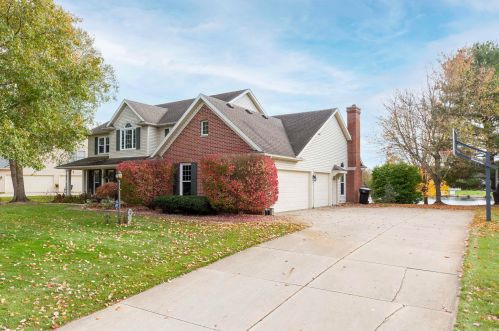 51580 Wexford Dr, Granger, IN 46530-8258