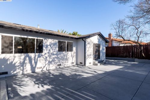 2709 Shamrock Dr, Richmond CA  94806-1524 exterior