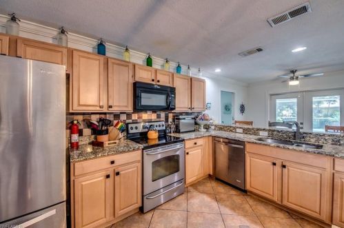 1139 13th Ter, Cape Coral FL  33990-3747 exterior