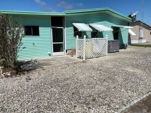 7280 Ladyfish Dr, Saint James City FL  33956-2745 exterior