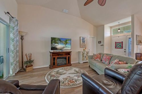 147 Estelle Dr, Naples FL  34112-7059 exterior