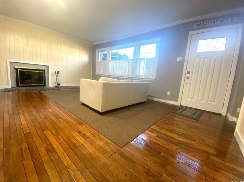 258 Steamboat Rd, Great Neck NY  11024-1634 exterior