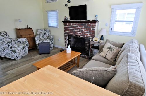 21 Flamingo Way, Lavallette, NJ 08735-1310