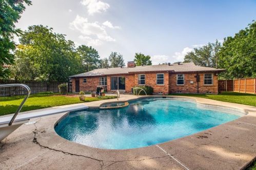 522 Highland Blvd, Richardson TX  75081-4270 exterior